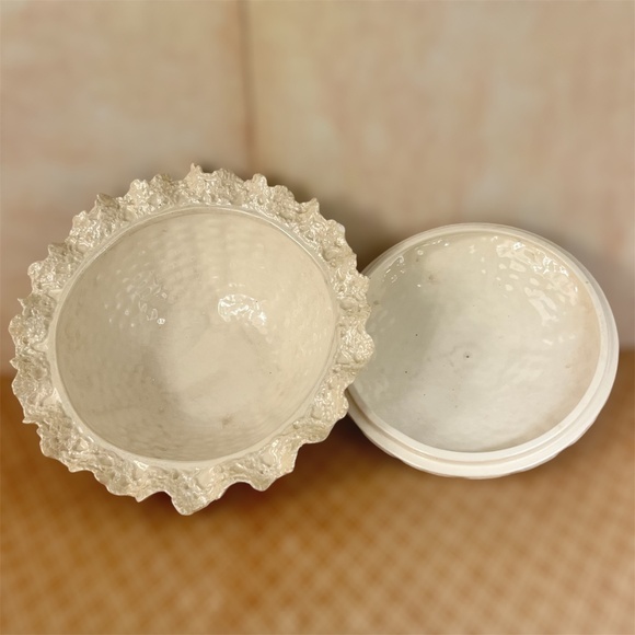 Vintage McNee's  Mold Ceramic Crochet Texture Bowl with Lid - Picture 2 of 6